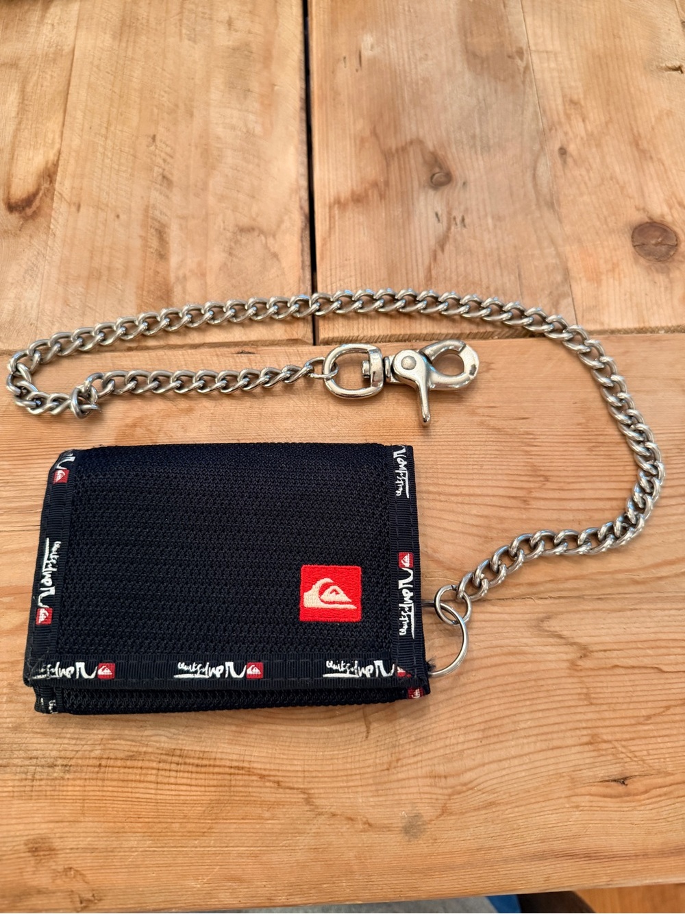 Quiksilver black red nylon chain trifold wallet perfect Y2K-style surf skate